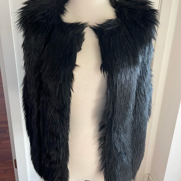 TOPSHOP Faux Fur Vest in Black size 6 - Picture 2 of 2